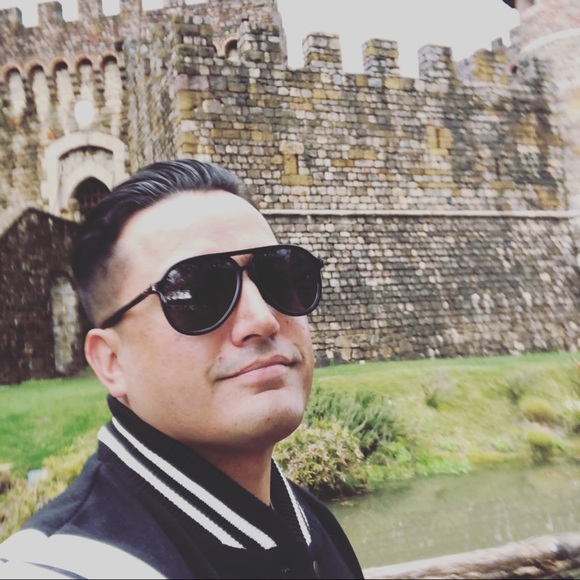 Meet your Posher, Alex - Picture 3 of 3